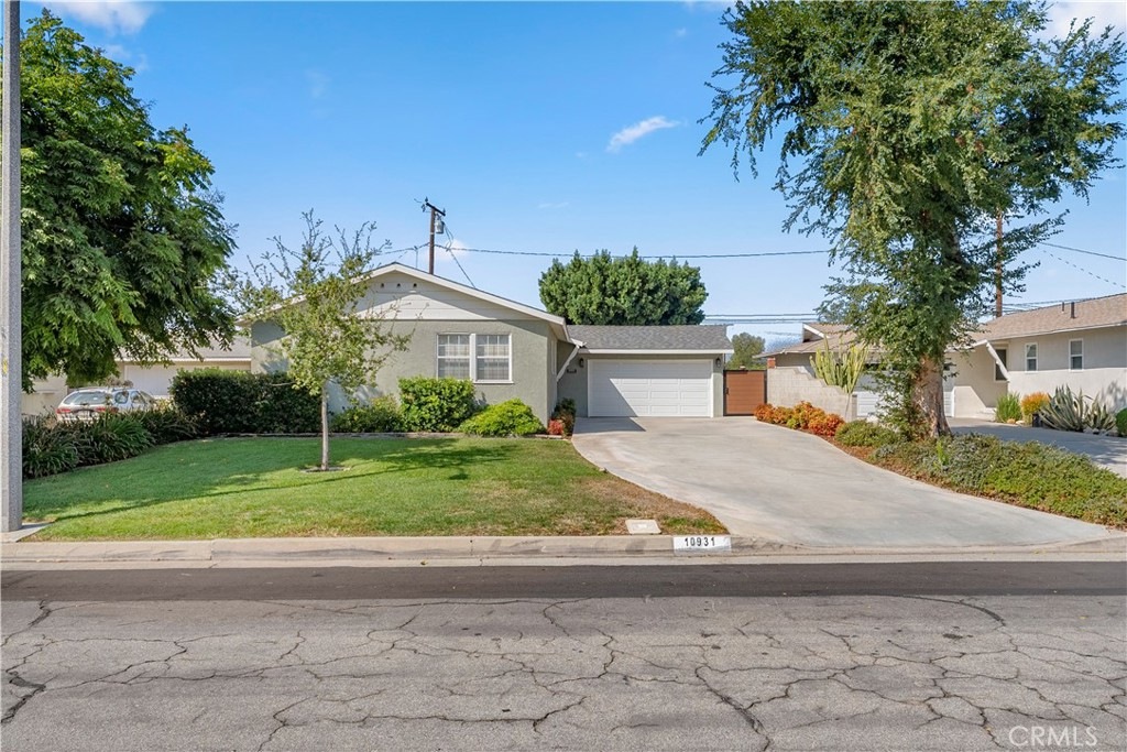 10931 Groveland Ave